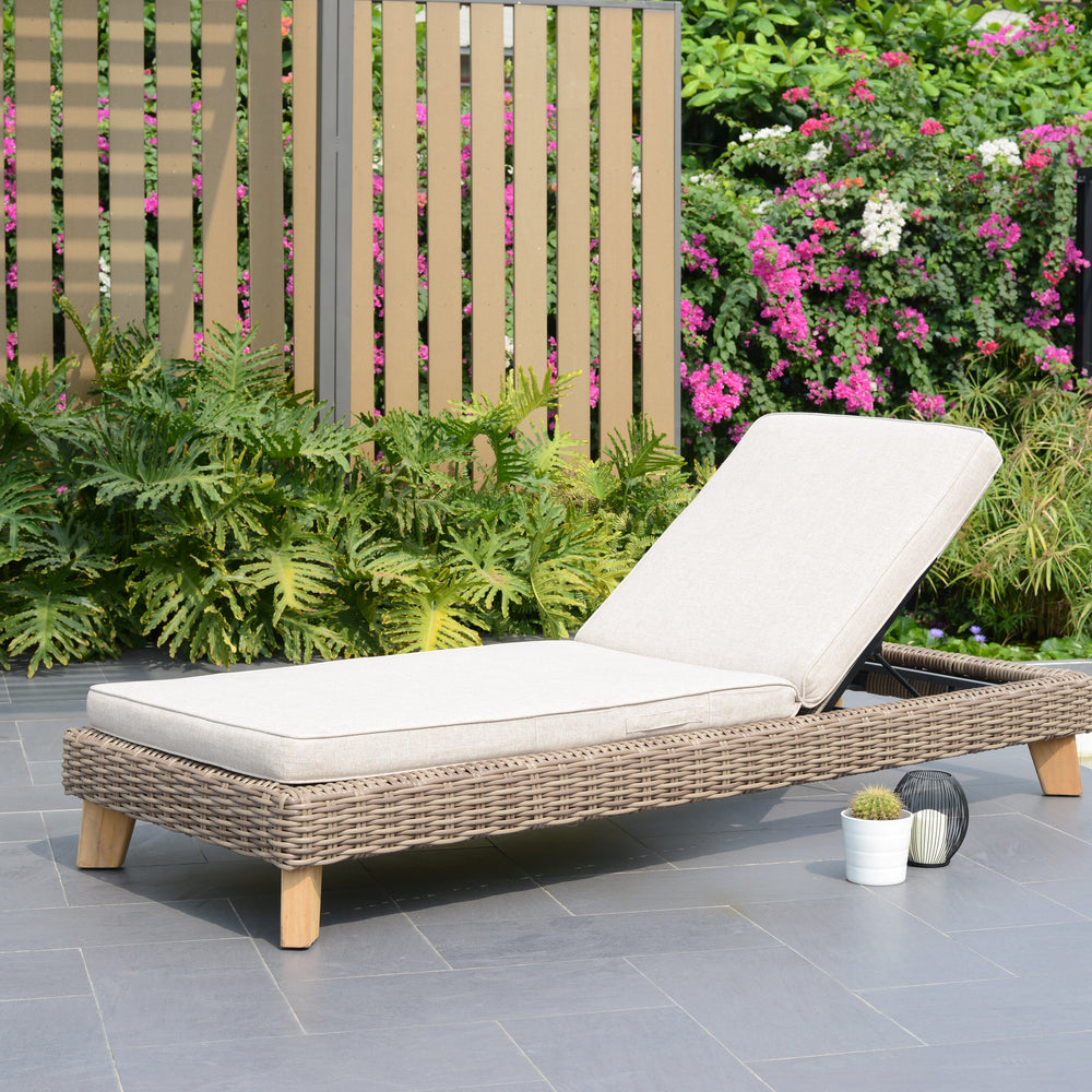 
                      
                        Bahamas Lounger
                      
                    